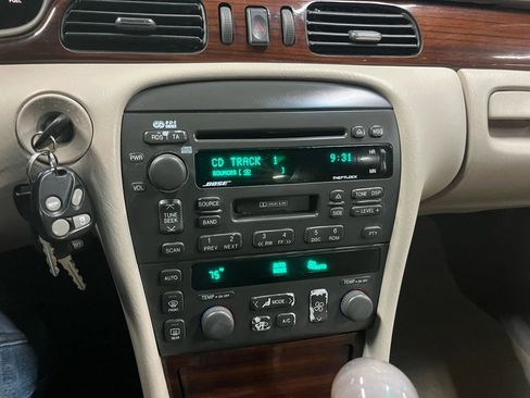 Used 2003 Cadillac Seville SLS w/ Preferred Equipment Group image 19