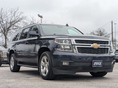 Used 2017 Chevrolet Suburban LT w/ Luxury Package image 3