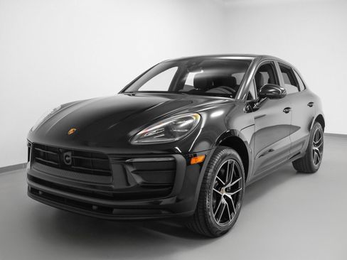 Used 2025 Porsche Macan image 6