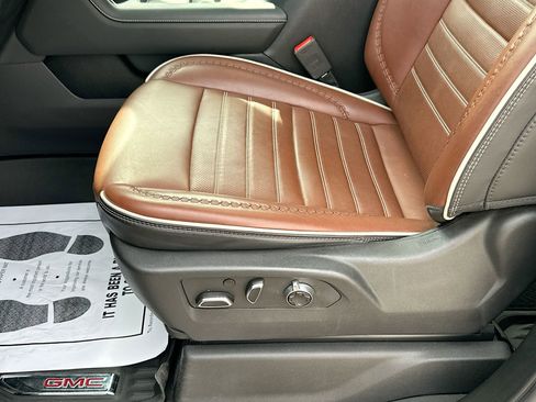 Used 2024 GMC Sierra 3500 Denali Ultimate image 31