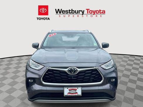 Certified 2024 Toyota Highlander Platinum AWD/4WD image 3