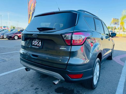 Used 2017 Ford Escape SE w/ Equipment Group 201A FWD image 5