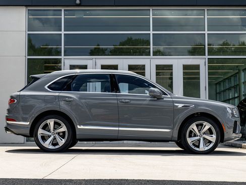 Used 2024 Bentley Bentayga image 7