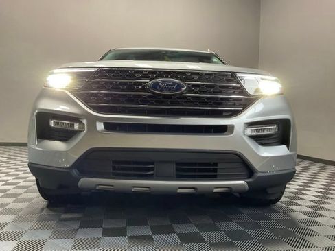 Used 2022 Ford Explorer XLT w/ Equipment Group 202A AWD/4WD image 3