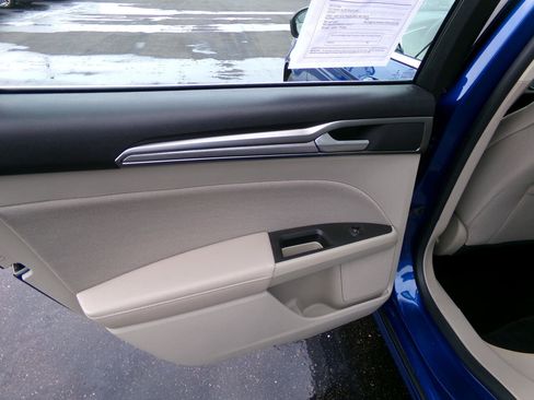 Used 2018 Ford Fusion SE image 31