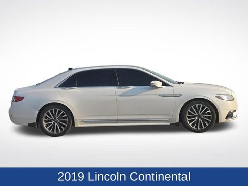 Used 2019 Lincoln Continental Select w/ Continental Climate Package AWD/4WD image 2