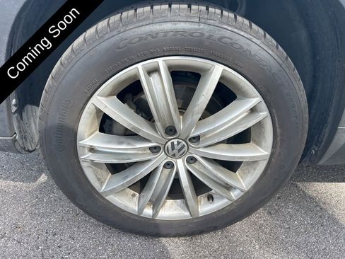 Used 2016 Volkswagen Tiguan SE AWD/4WD image 9
