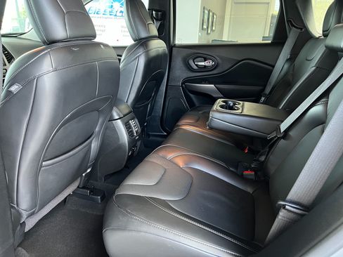 Used 2021 Jeep Cherokee Latitude Lux w/ Comfort/Convenience Group AWD/4WD image 20