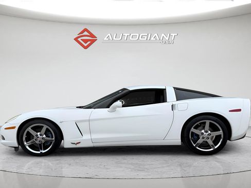 Used 2011 Chevrolet Corvette Coupe w/ 1LT RWD image 7