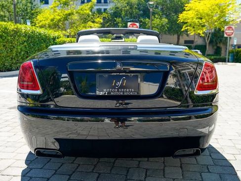 Used 2018 Rolls-Royce Dawn image 19