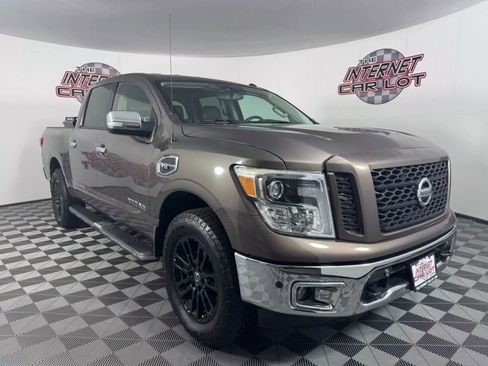 Used 2017 Nissan Titan SL image 9