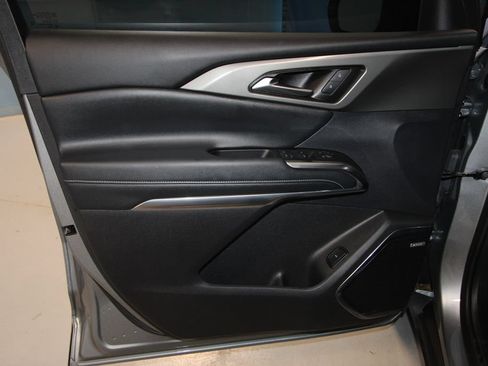 Used 2025 Chevrolet Traverse LT w/ Enhanced Driving Package FWD image 5