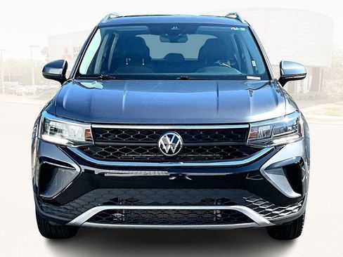 Used 2024 Volkswagen Taos SE image 2