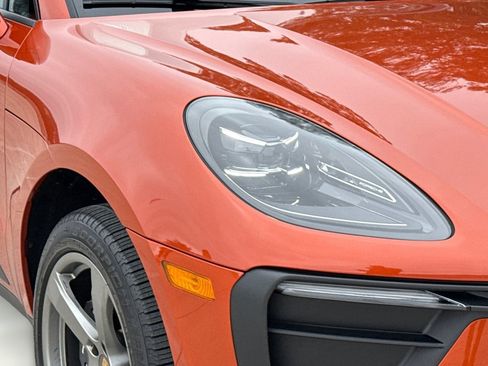Used 2024 Porsche Macan AWD/4WD image 10