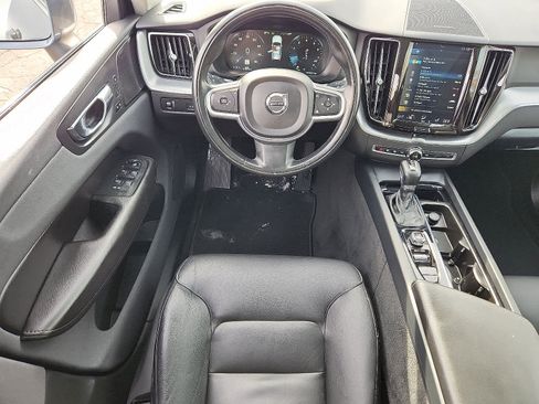 Used 2019 Volvo XC60 T5 Momentum image 12
