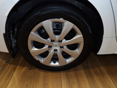 Used 2022 Toyota Corolla LE image 5