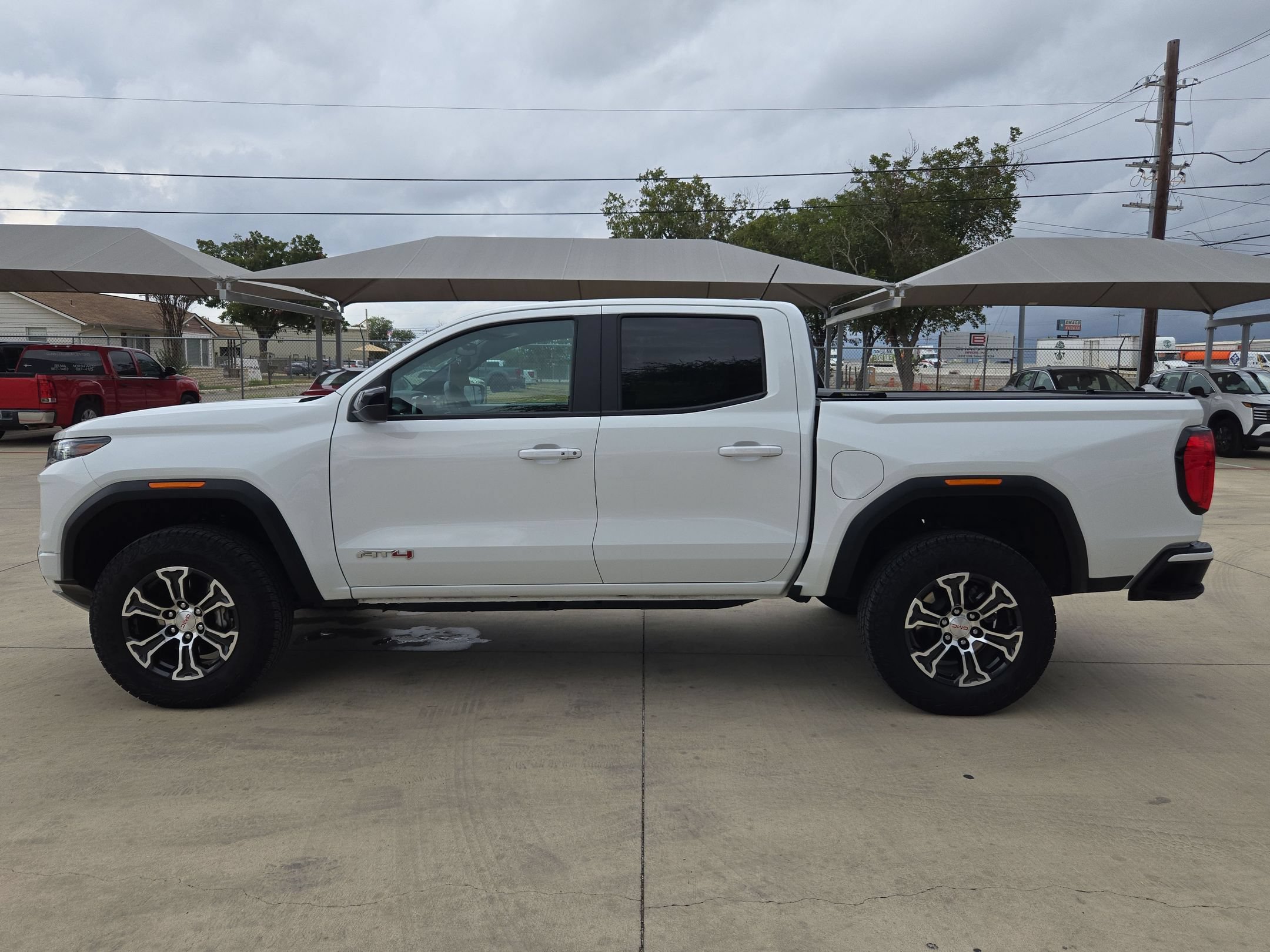 Certified 2025 GMC Canyon AT4 w/ AT4 Premium Package AWD/4WD image 6