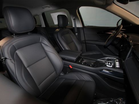 New 2026 Lincoln Nautilus Premier w/ Jet Appearance Package image 24