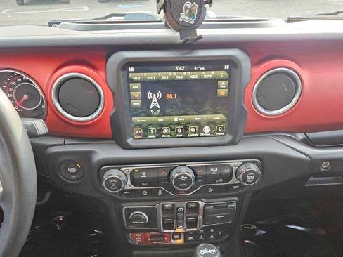 Used 2019 Jeep Wrangler Unlimited Rubicon image 30