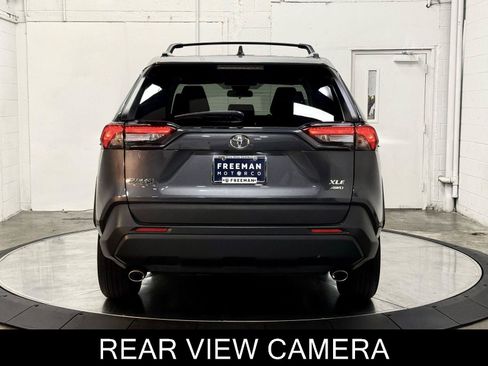Used 2021 Toyota RAV4 XLE AWD/4WD image 9