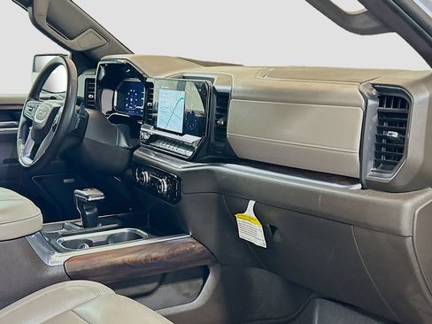 Used 2023 GMC Sierra 1500 SLT image 28