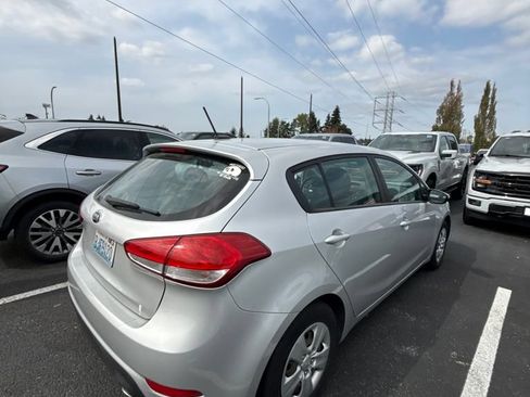 Used 2017 Kia Forte LX FWD image 5