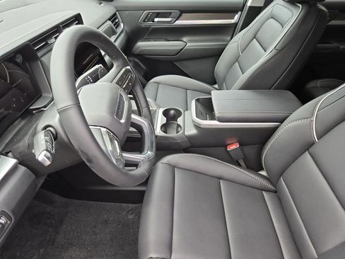 New 2026 GMC Terrain Denali w/ LPO, Black Badging Package AWD/4WD image 8