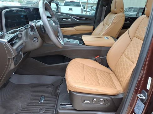 Used 2023 Cadillac Escalade Premium Luxury image 10
