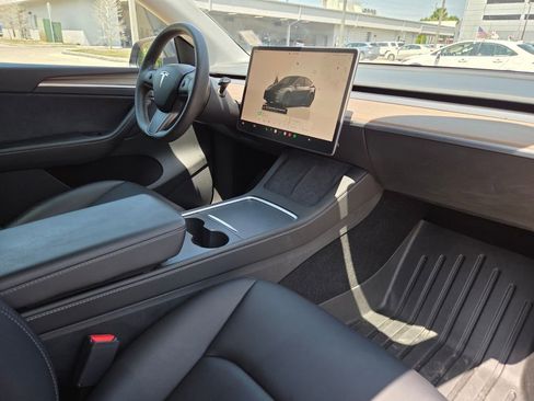 Used 2023 Tesla Model Y Performance AWD/4WD image 13