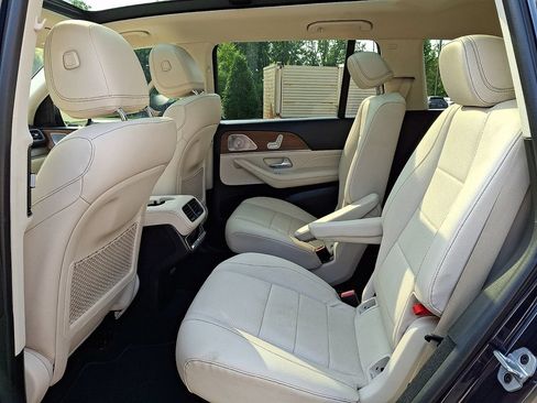 Used 2022 Mercedes-Benz GLS 450 4MATIC image 10