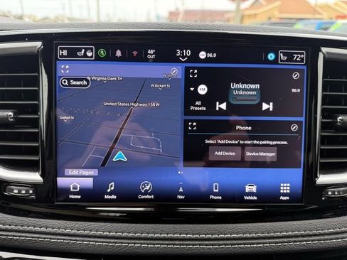 Used 2025 Chrysler Pacifica Limited FWD image 25