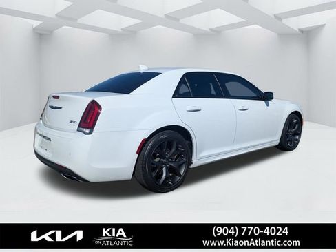 Used 2023 Chrysler 300 Touring L w/ Safetytec Plus Group RWD image 3