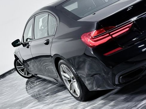 Used 2018 BMW 740e xDrive AWD/4WD image 13