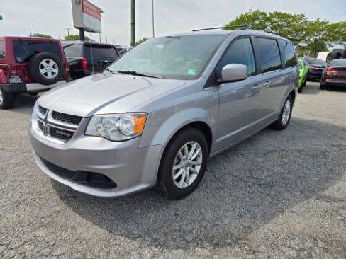 Used 2019 Dodge Grand Caravan SXT image 3