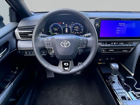 Used 2025 Toyota Camry XSE FWD image 6