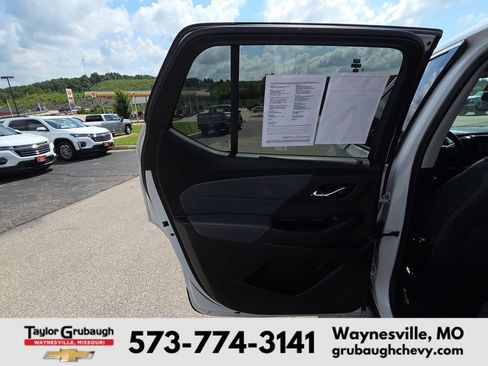 Used 2018 Chevrolet Traverse LT FWD image 28