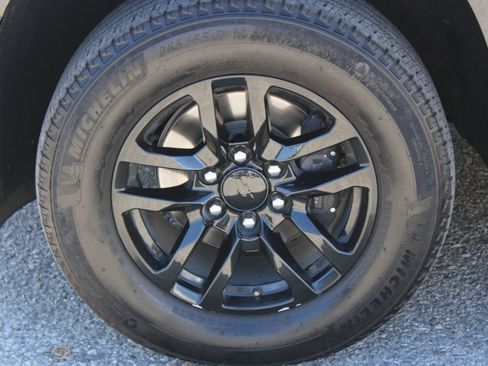 Used 2024 Chevrolet Suburban LS w/ Driver Alert Package RWD image 8