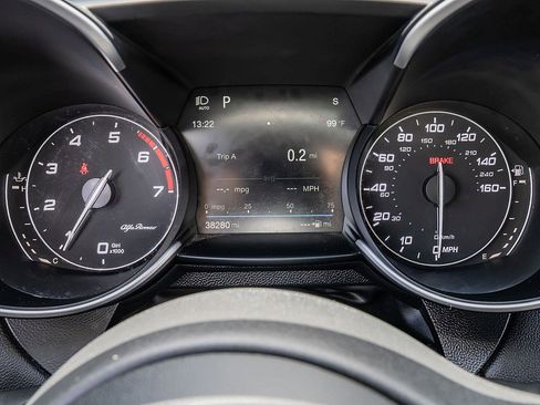 Used 2018 Alfa Romeo Giulia AWD image 29