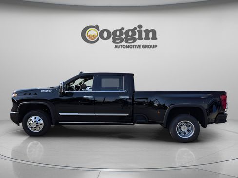 New 2026 Chevrolet Silverado 3500 High Country w/ High Country Premium Package AWD/4WD image 2
