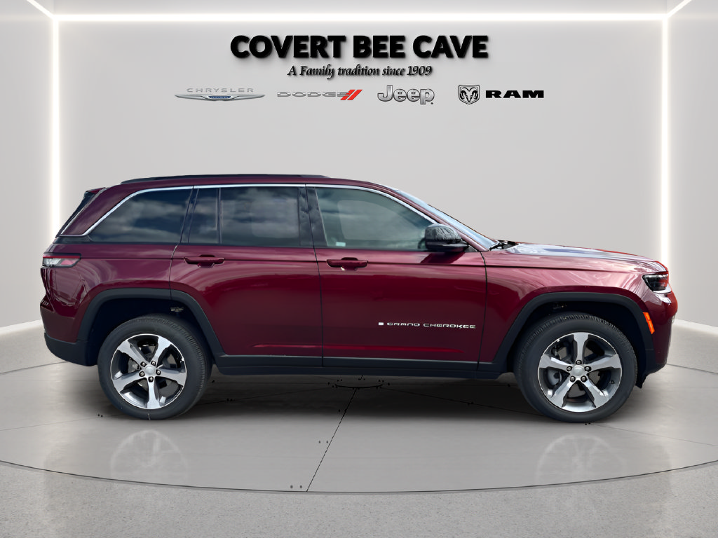 New 2026 Jeep Grand Cherokee Limited w/ Luxury Tech Group II RWD image 12