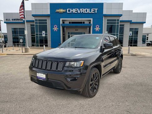 Used 2019 Jeep Grand Cherokee Altitude image 1