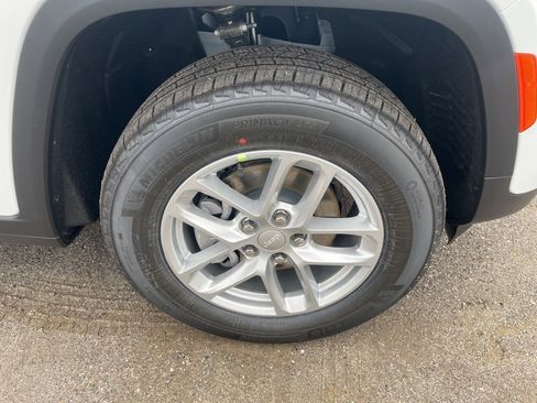 New 2025 Jeep Grand Cherokee Laredo X image 9