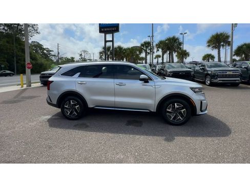 Used 2022 Kia Sorento EX image 9