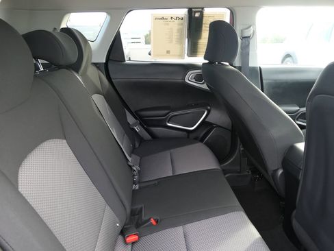 Used 2021 Kia Soul LX image 25