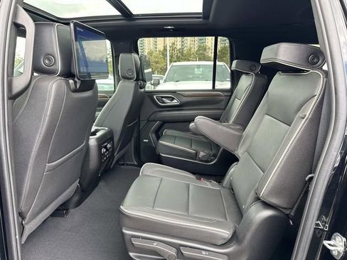 Used 2023 Chevrolet Suburban Premier image 20