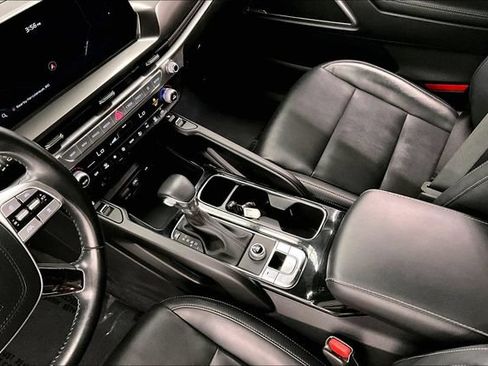 Used 2025 Kia Telluride S FWD image 16