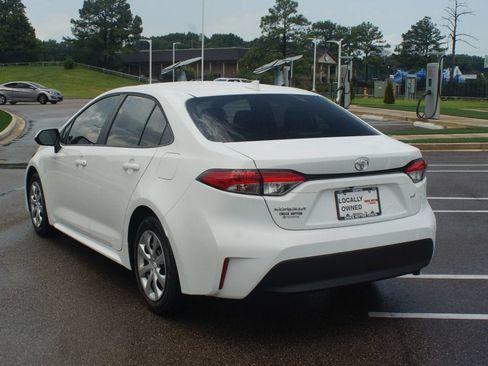 Used 2026 Toyota Corolla LE FWD image 14
