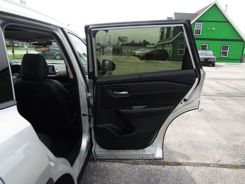 Used 2024 Nissan Rogue SV w/ SV Premium Package AWD/4WD image 22
