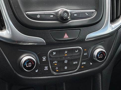 Used 2018 Chevrolet Equinox LT FWD image 19