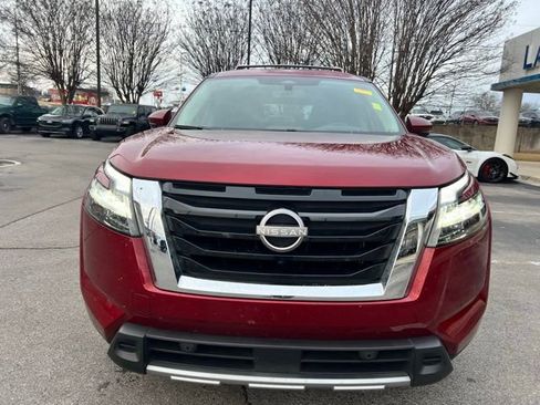 Used 2024 Nissan Pathfinder Platinum image 9